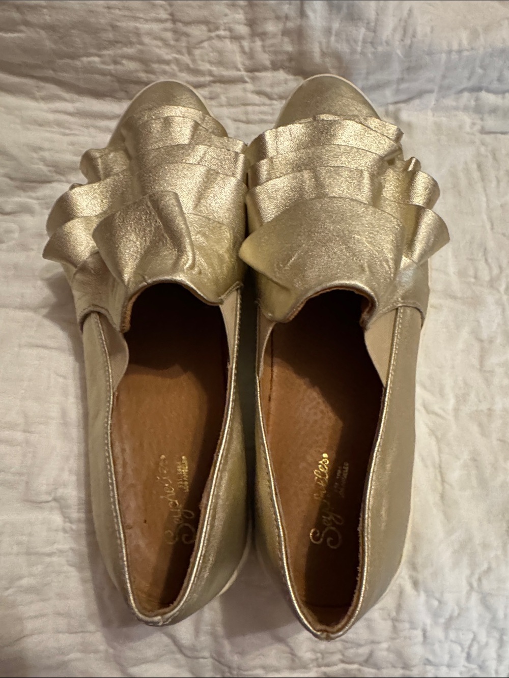 Seychelles Metallic Gold Women’s Slip-On Flats with Ruffle Detail